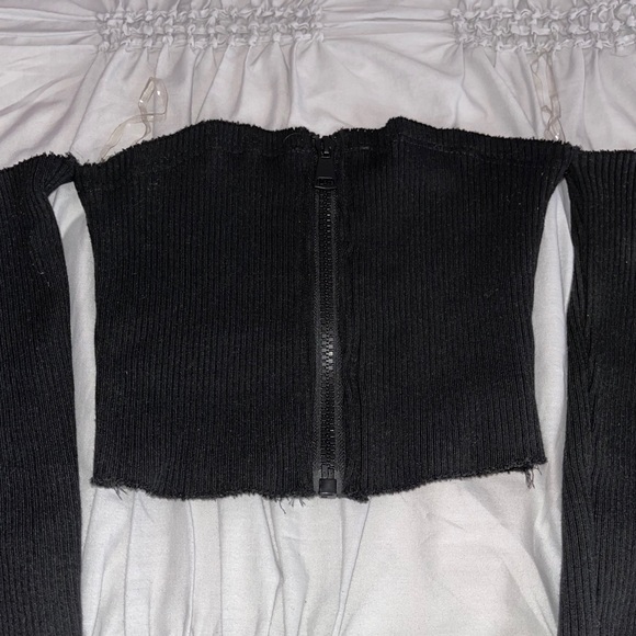 Off-the-shoulder Zip-up Top - Picture 2 of 4